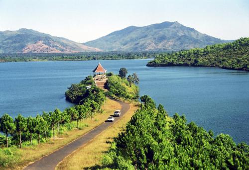 Admire the beauty of T’Nung lake in Gia Lai