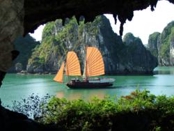 Ha Long, Ha Long Bay, Quang Ninh, Quang Ninh province, tourist guide, travel guide, vietnam discovery, vietnam news, vietnam tour guide, vietnam tourism, vietnam tourist guide, vietnam tours, vietnam travel, vietnam travel guide, vietnam’s regions, where should go, World Heritage