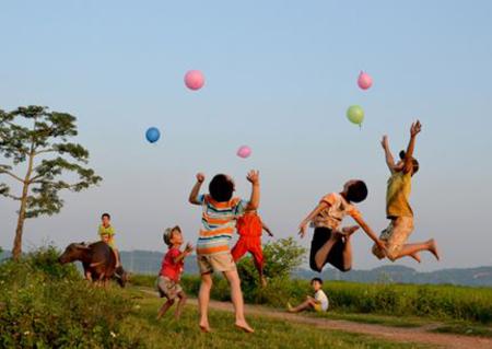 Children playing on the shore fields 1