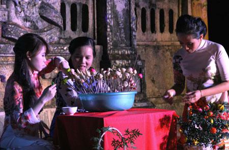 Entertainment at night in Hue