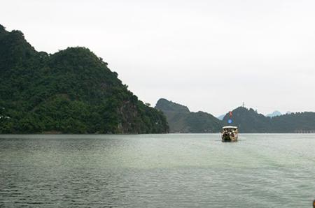 Hoa Binh attracts visitors by unique characters