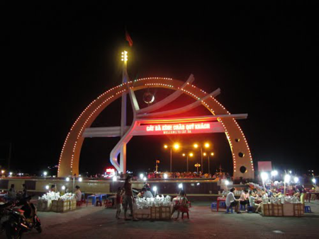 Cat Ba at night