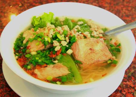 Hu Tieu suon non (Young ribs noodle) in Saigon