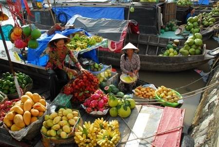 Cai Rang floating market in Can Tho city 1