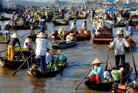 Cai Rang floating market in Can Tho city 2