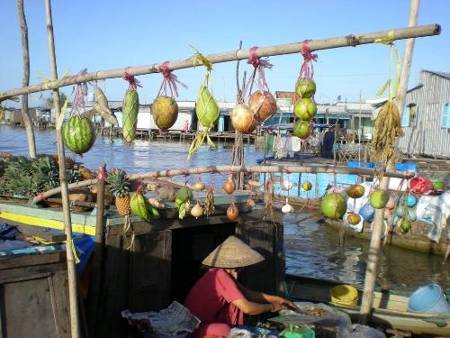 Cai Rang floating market in Can Tho city 3