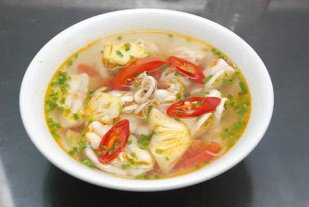 Squid sour soup - muc nau canh chua