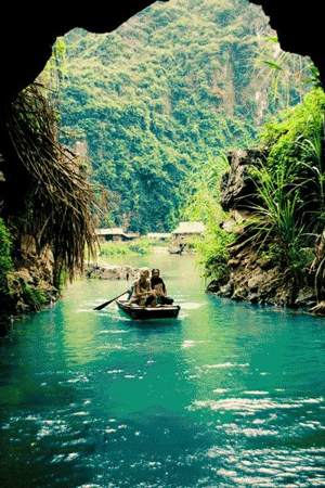 Trang An complex-the Ha Long Bay on land 2