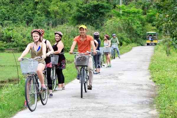 Viet Hai village (in Cat Ba island)