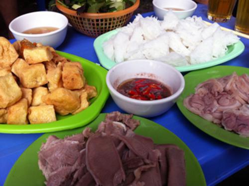 Enjoy fried tofu vermicelli-shrimp sauce in Hanoi