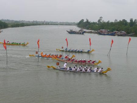 Vietnamese folk game: Boat racing